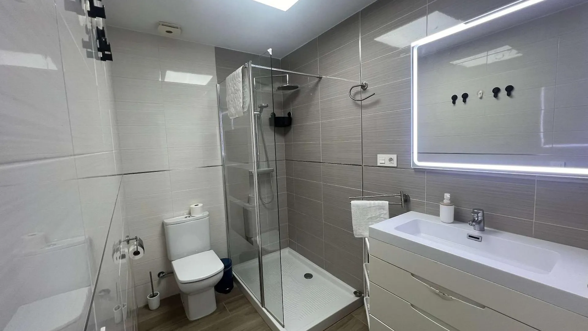Triple A Location Rents Fast By Better Bookings Marbellac 0*,